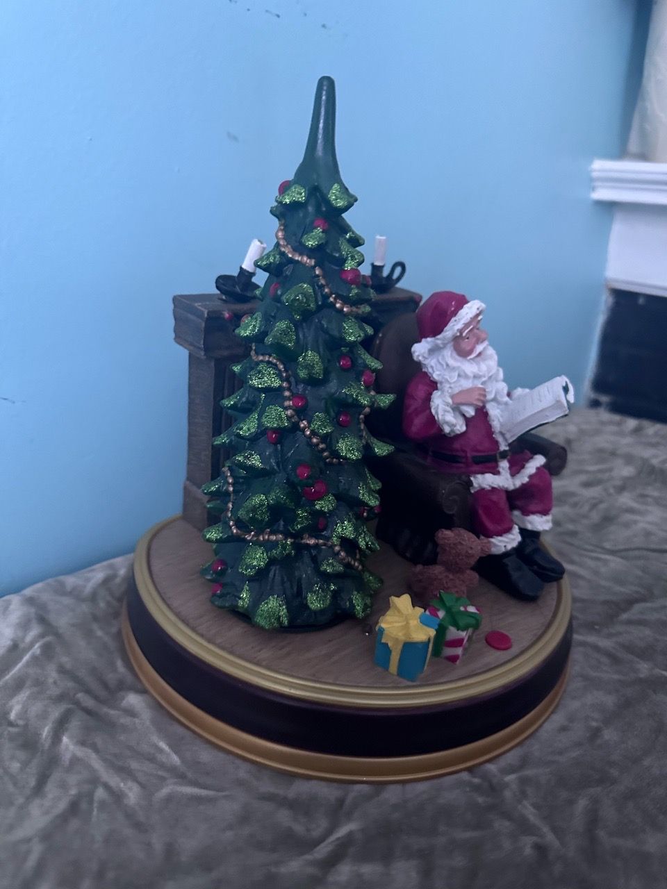 Santa Claus Christmas Scene Figurine - photo 3