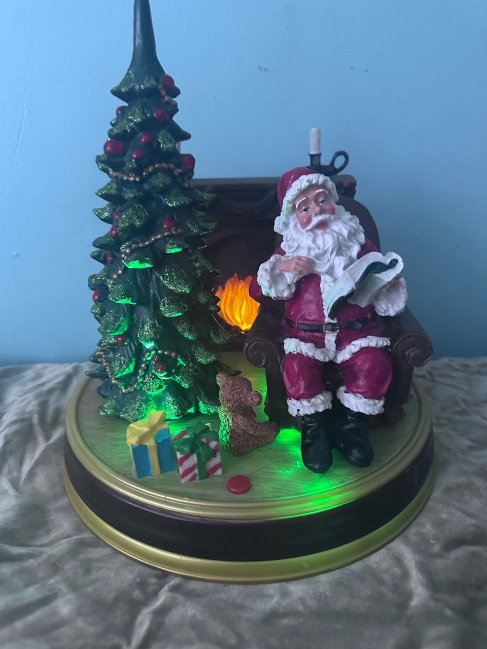 Santa Claus Christmas Scene Figurine - photo 4