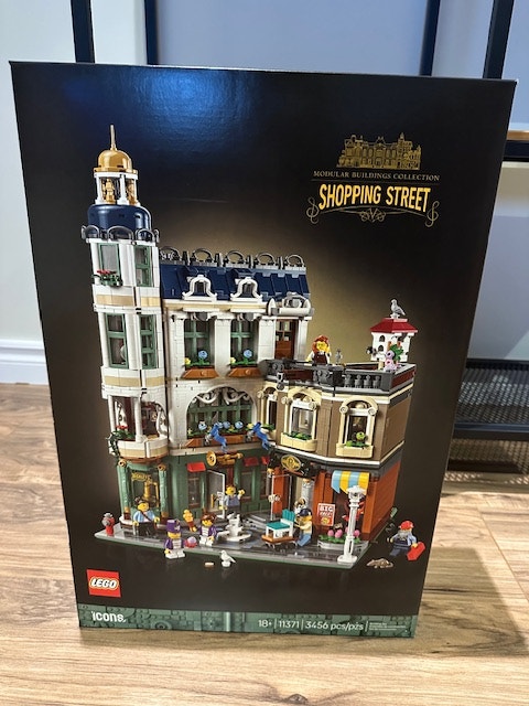Lego 11371 - Shopping Street - BNIB