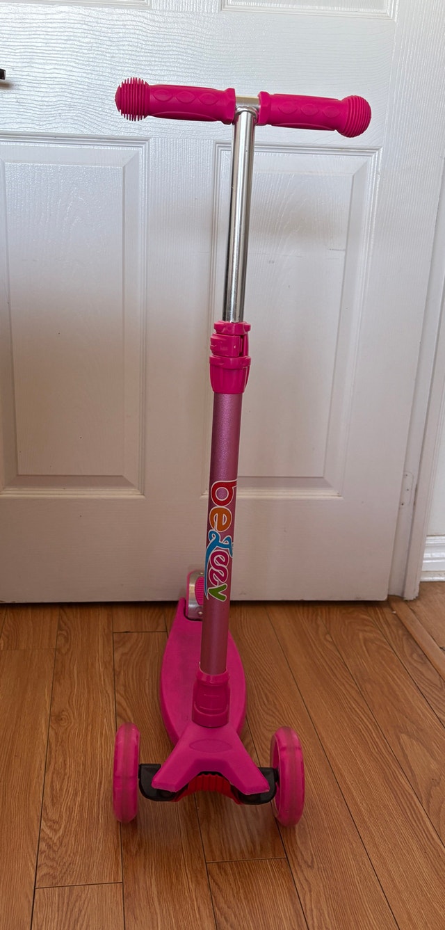 Be-Teezy Pink Kick Scooter - Country move out sale