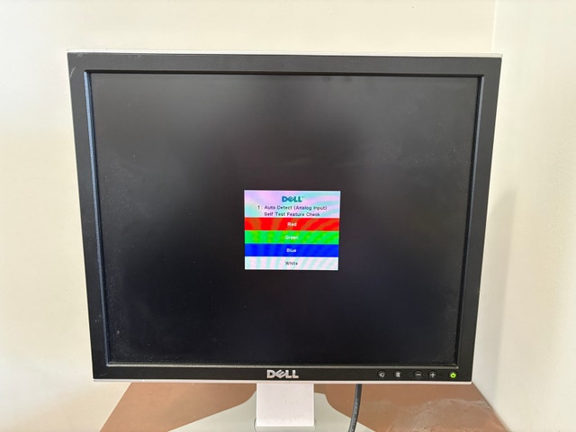 Dell Monitor - 17 inch - Move out sale - photo 2