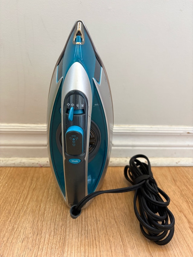 Moving out of country sale - Sunbeam Steam Iron