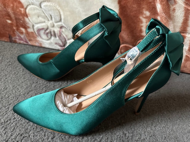 Green Satin High Heel Shoes size 10 - photo 2