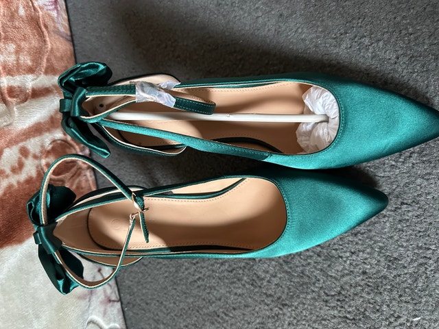 Green Satin High Heel Shoes size 10 - photo 3