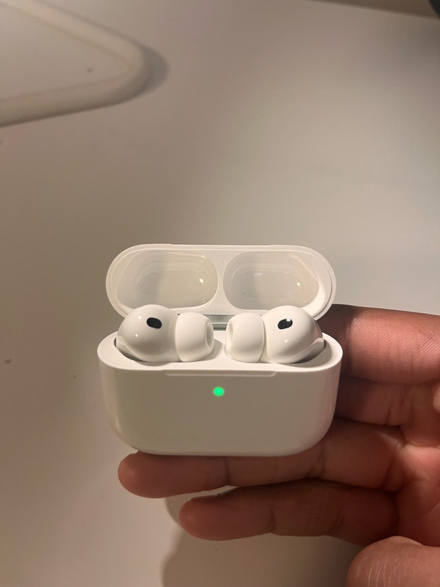 AirPods Pro 3 (USB-C) – Like New + AppleCare+ Eligible