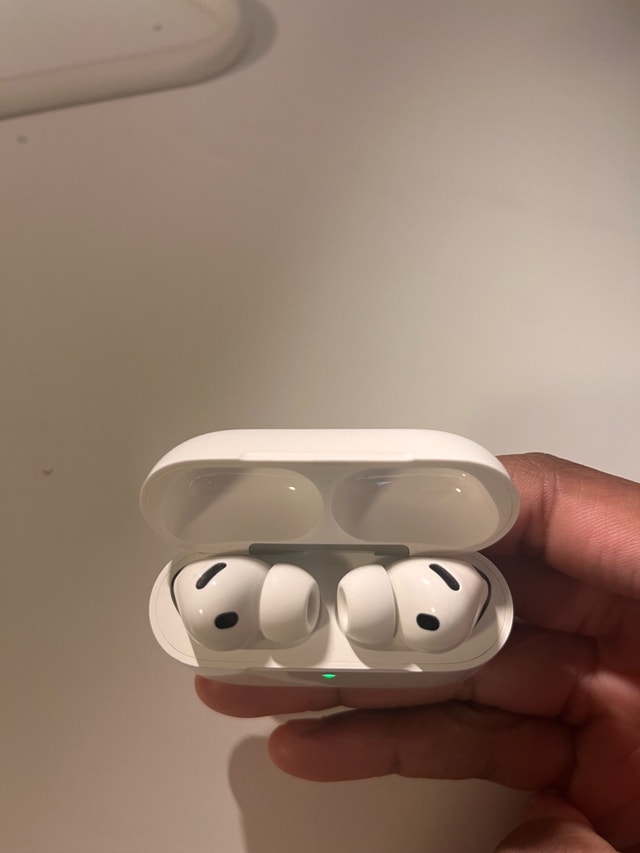 AirPods Pro 3 (USB-C) – Like New + AppleCare+ Eligible - photo 2