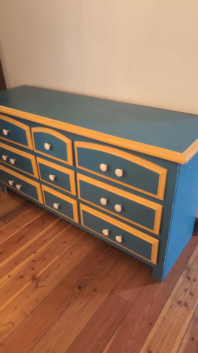 Nine drawer dresser, solid painted pine - photo 2