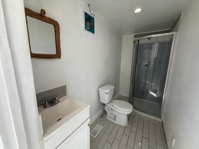 Large room with private bathroom - photo 3