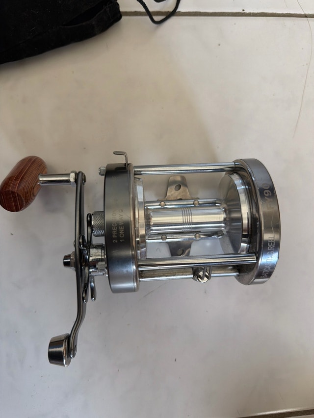 Royal Angler FY90 Baitcasting Reel brand new
