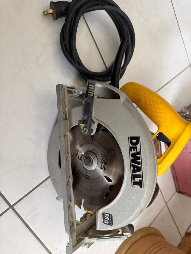 DEWALT 7-1/4 inch Circular Saw