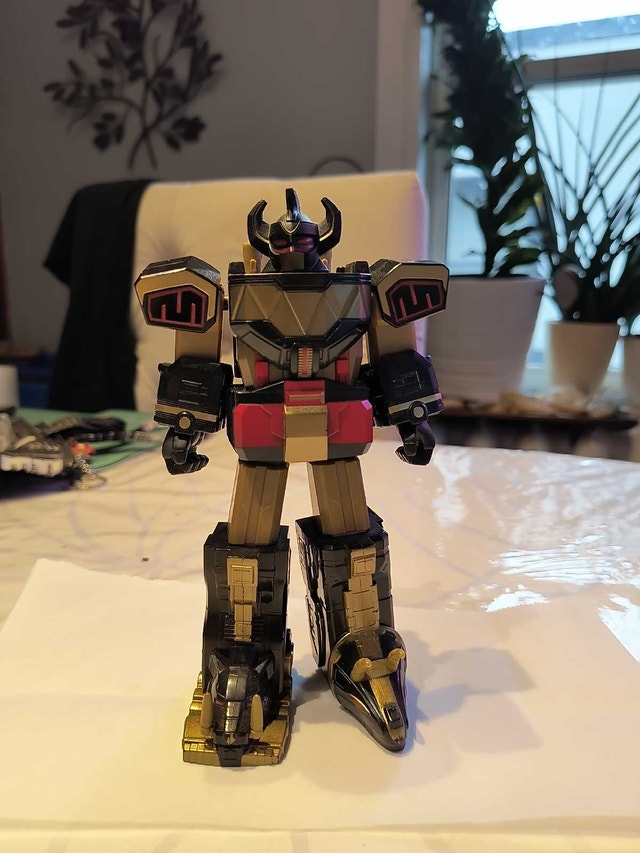 Power Rangers Black & Gold Dino Megazord