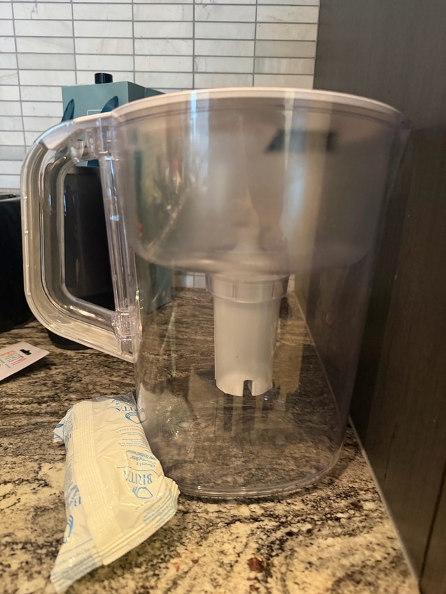 Brita Water Filter Pitcher (10 cup) + Extra Replacement Filter