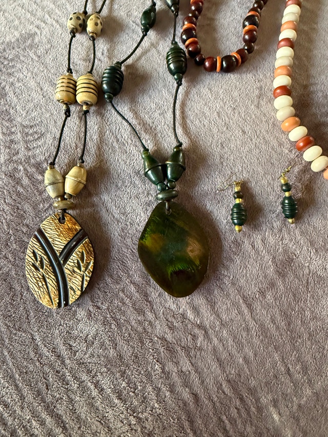 Beaded Necklace and Earring Set - photo 3