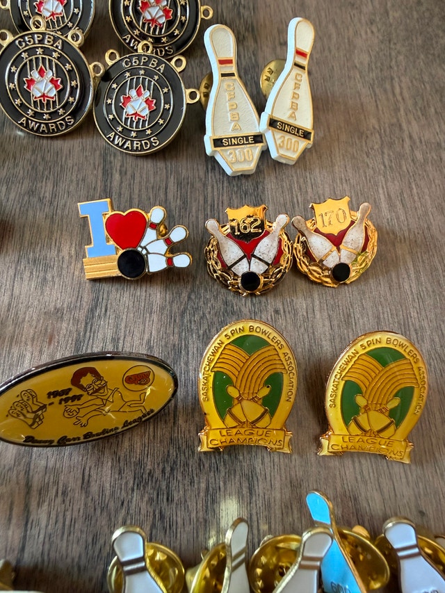 Vintage Canadian 5-Pin Bowling Award Pin Collection - photo 3