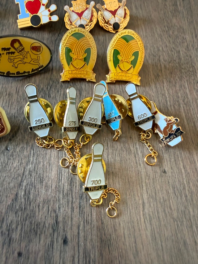 Vintage Canadian 5-Pin Bowling Award Pin Collection - photo 4