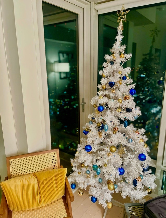 6.5ft Pre-Lit White Christmas Tree – Madison Pine with Lights - photo 3