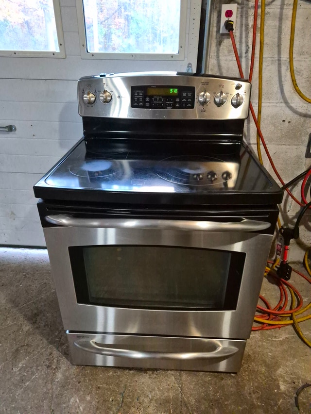 GE stove electric stainless oven CLEAN