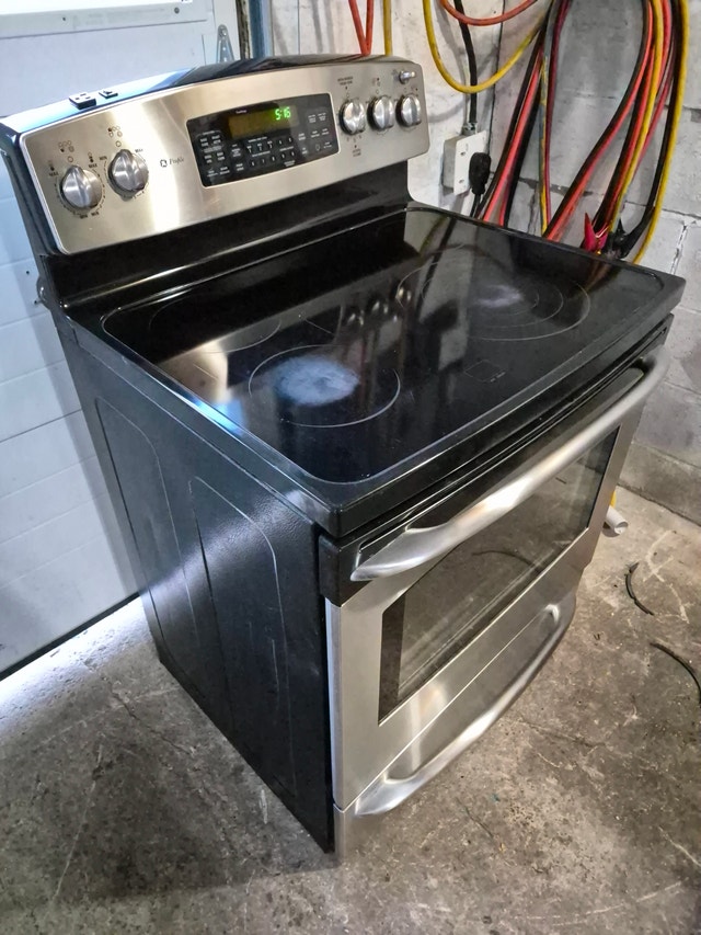 GE stove electric stainless oven CLEAN - photo 2