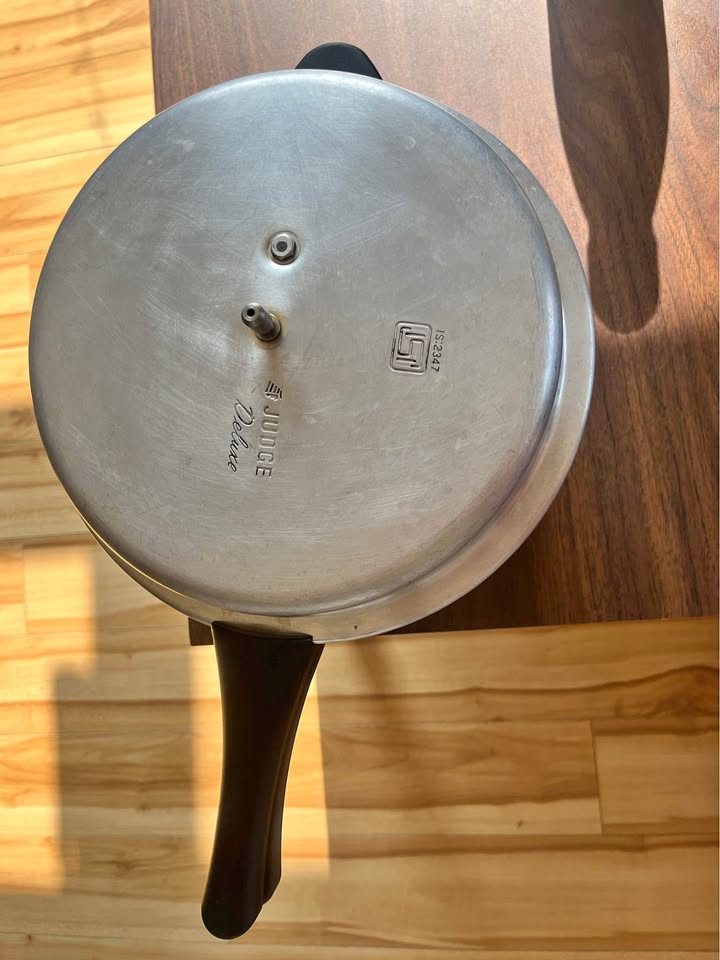 Pressure cooker capacity 5 litres - move out sale