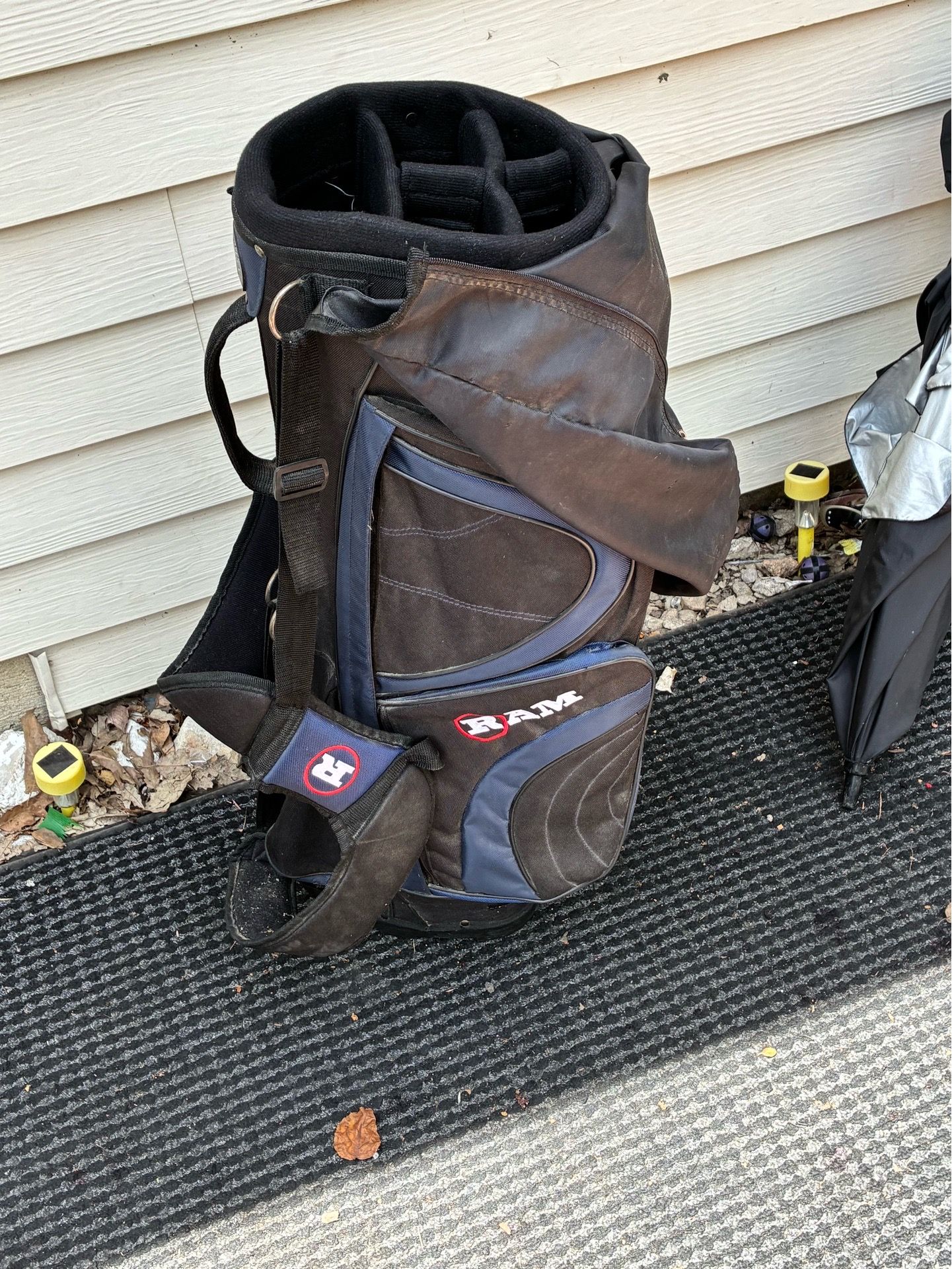Ram standing golf bag