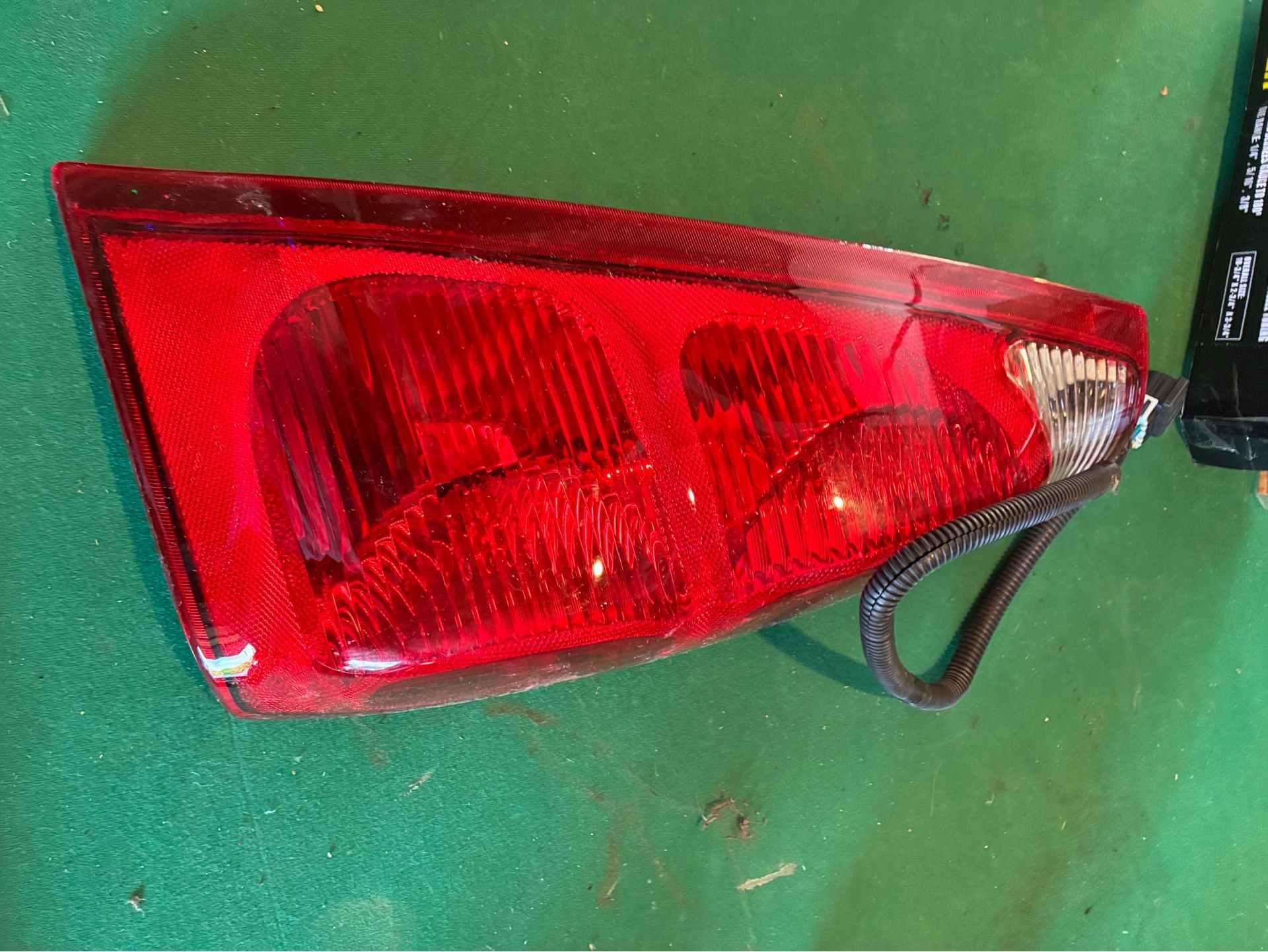 2007-2013 Chevrolet Avalanche Passenger Side Tail Light - photo 5