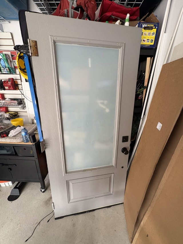 Fiberglass Exterior Door 36x80 - 3/4 Lite Glass, Hardware Incl - photo 3
