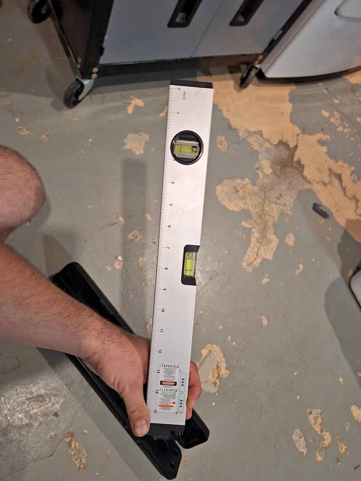 Small laser level