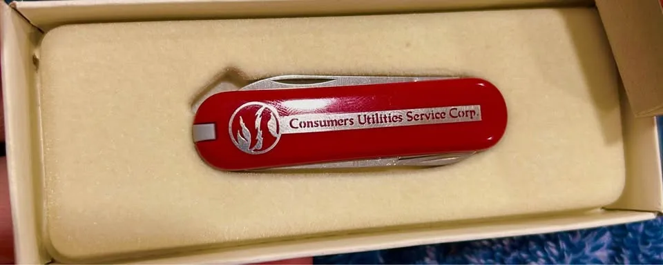 Victorinox Classic Swiss Army Knife image indicator(2)