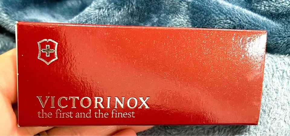 Victorinox Classic Swiss Army Knife image indicator(3)