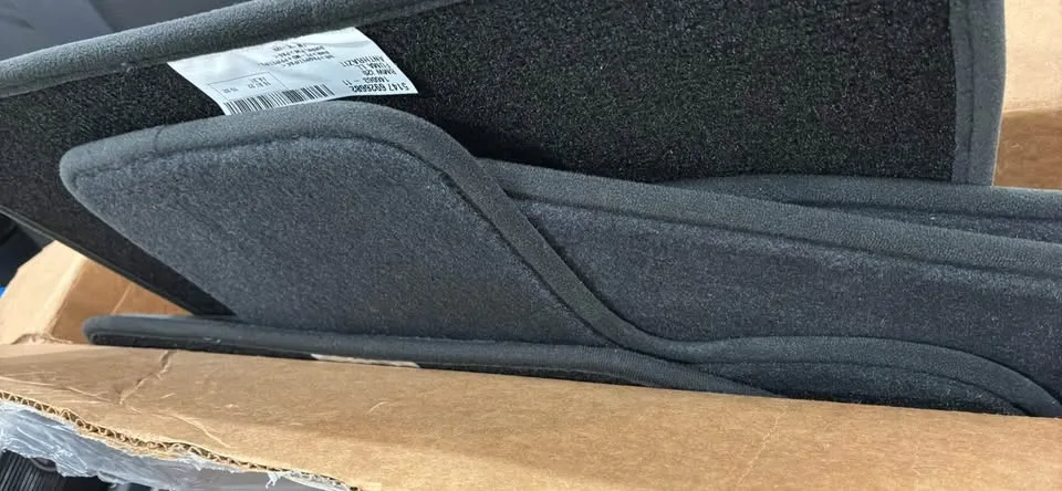 BMW I20 CAR MATS 4 PIECE IN BOX NEW image indicator(3)