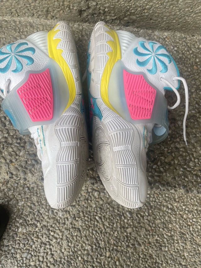 Nike Kyrie Basketball Shoes Size 10 Good Condition - photo 3