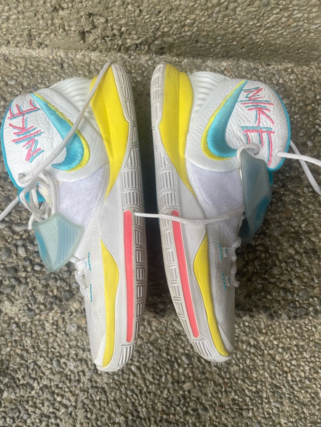 Nike Kyrie Basketball Shoes Size 10 Good Condition - photo 4