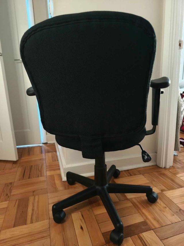 Black Office Chair – Good Condition – Free floor Protector