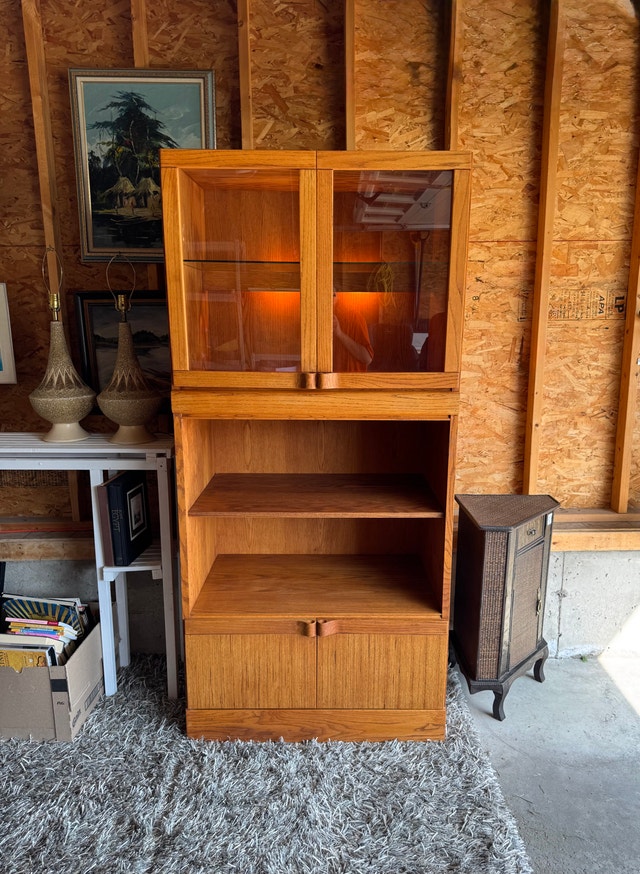 Vintage Oak Display Cabinet & Bookcase | MCM - photo 2