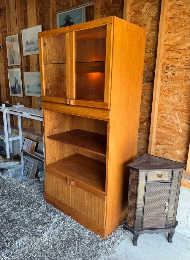 Vintage Oak Display Cabinet & Bookcase | MCM - photo 3