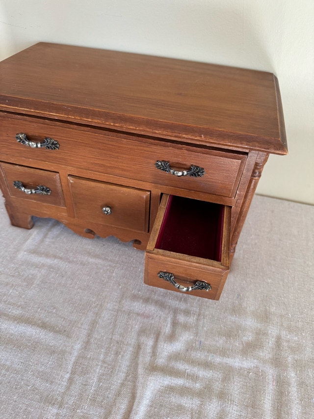 Beautiful Vintage Jewelry Box / Little Dresser with Drawers - photo 4