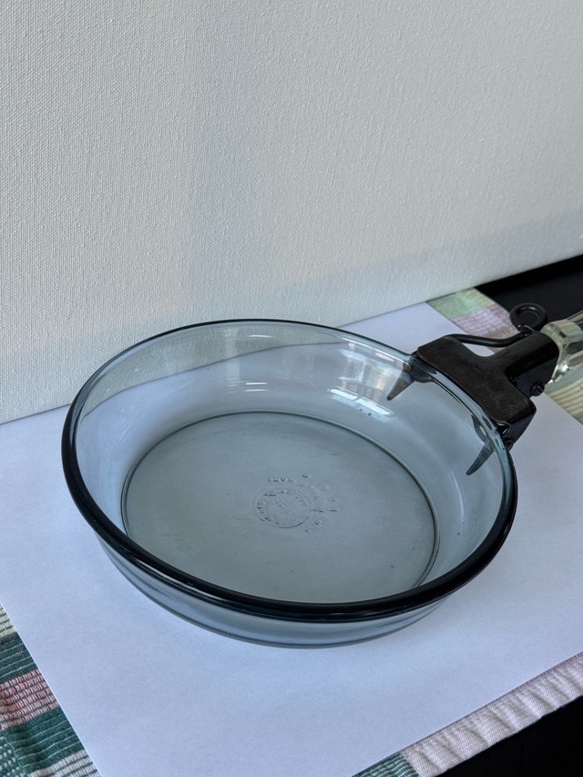 Vintage Pyrex Glass Skillet with Clear Handle | MCM Kitchenware - photo 2