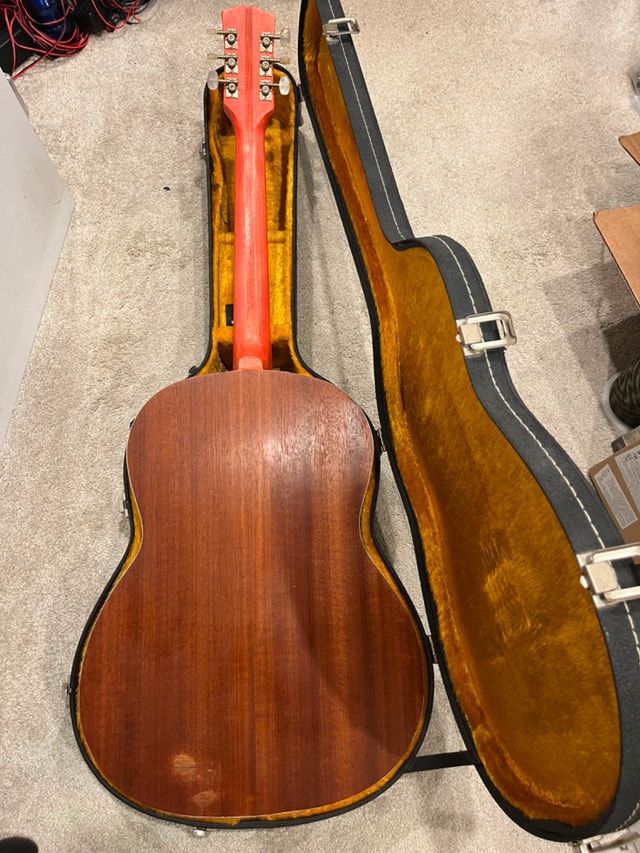Kent Display Acoustic Guitar With Case (Not Playable) - photo 2