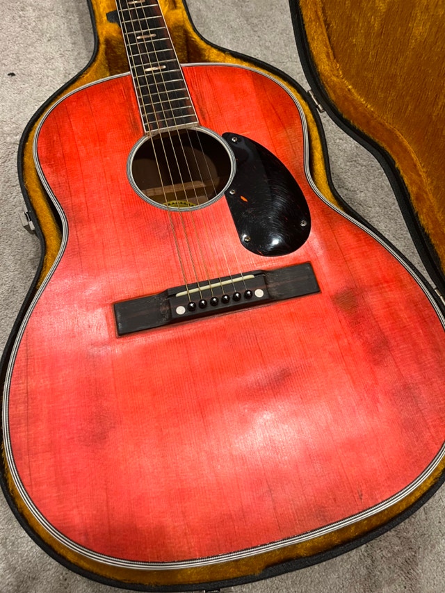 Kent Display Acoustic Guitar With Case (Not Playable) - photo 3