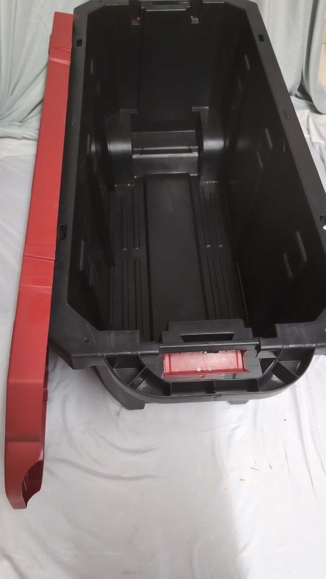 Husky 170 Litre/ 45 Gallon Latch and Stack Tote with Wheels - photo 3