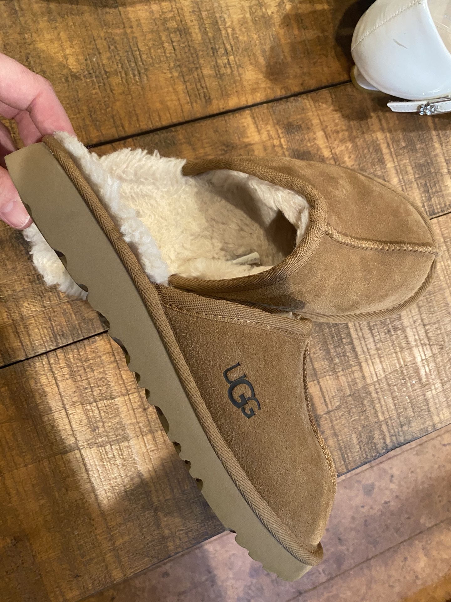 Kids/ Women’s UGG “Keegan” Slippers - Size 4 / Fits Women 6-7 - photo 2