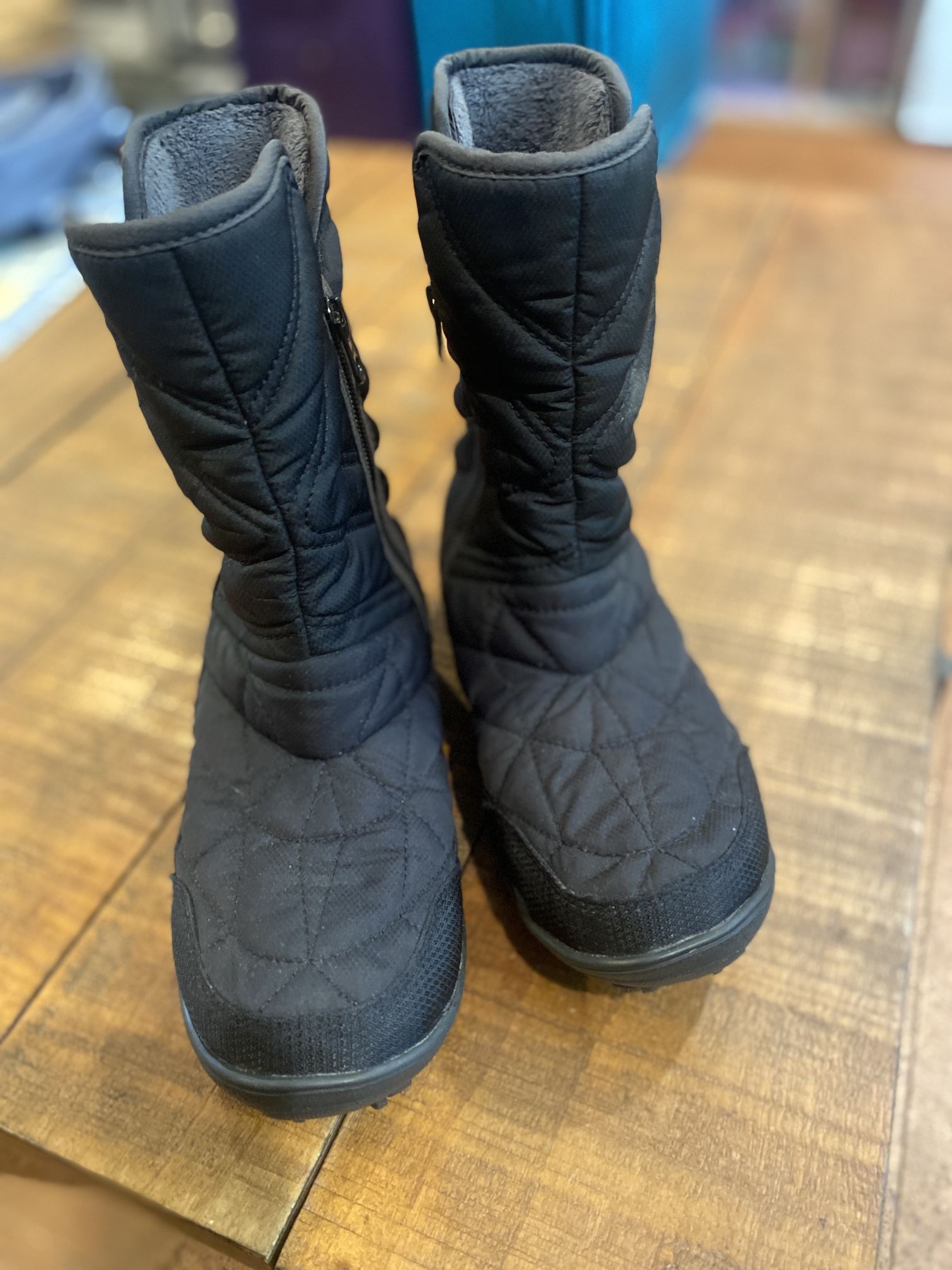 Girls Columbia Snow Boots - Size 3 - photo 2
