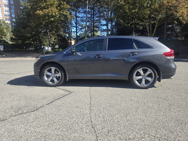 2013 Toyota Venza AWD + Remote Str + Winter Tires - photo 2