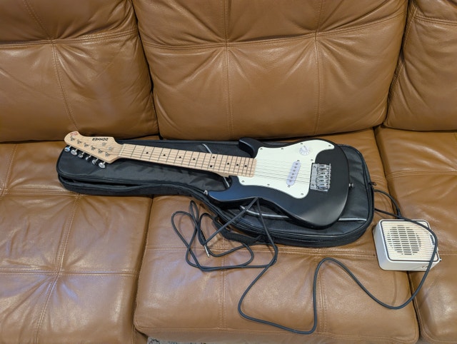 Donner 30 Inch Kids Electric Guitar Beginner Kit