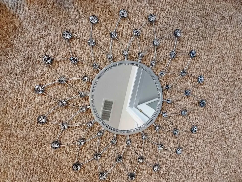 Accent Flower Mirror thumbnail