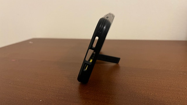Spigen iPhone 13 Case - photo 4