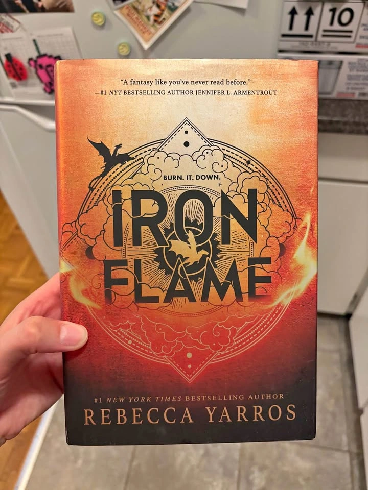 Iron Flame - Rebecca Yarros