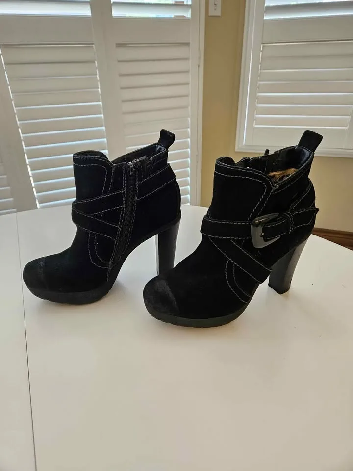 Womens Black Dollhouse Boots - Size 7 image indicator(2)