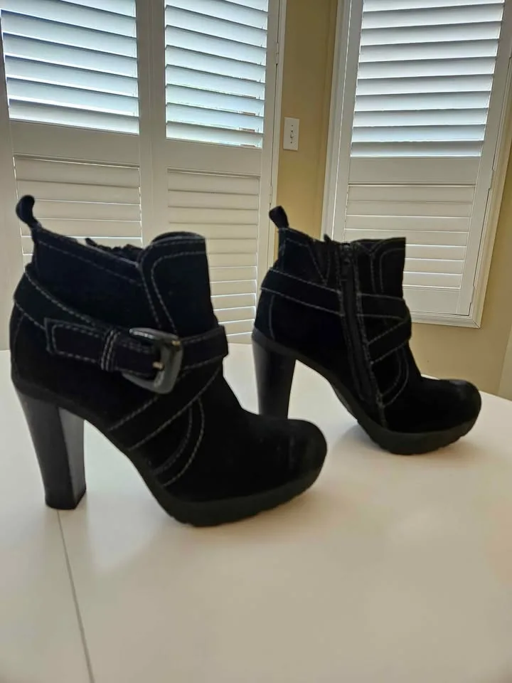 Womens Black Dollhouse Boots - Size 7 image indicator(4)