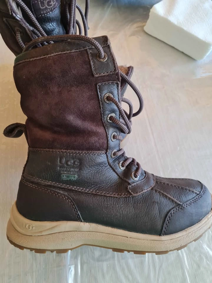 UGG kids brown boots size 5.5 - photo 2